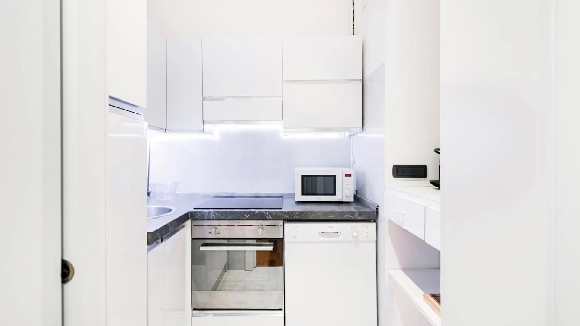 Easylife - Spacious Apartment On The First Floor In The Gae Aulenti Area Milan